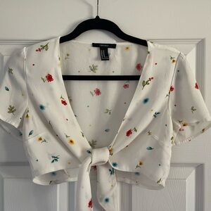 Forever 21 White Floral Tie Crop size SMALL